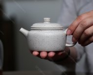 碧螺壺中香撲面，綠茶盞內(nèi)味如春。