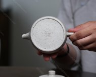 碧螺壺中香撲面，綠茶盞內(nèi)味如春。
