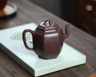 泉眼無聲惜細(xì)流，樹蔭照水愛晴柔。