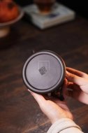 《龍鳳呈祥》宜興紫砂壺高級工藝美術(shù)師手工茶壺茶具稀有是黃泥創(chuàng)新壺